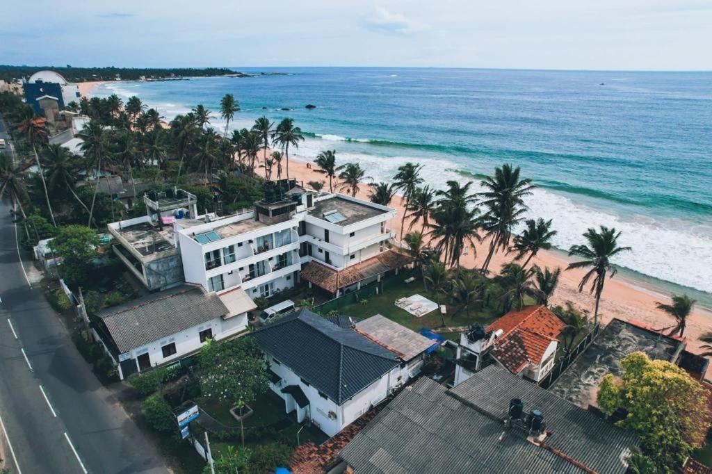 Jasmine Garden Beach Guest House Хиккадува Экстерьер фото