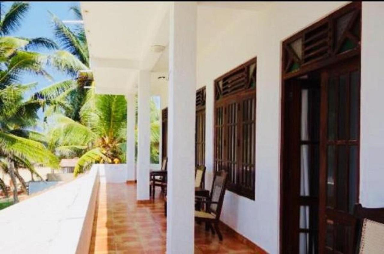 Jasmine Garden Beach Guest House Хиккадува Экстерьер фото