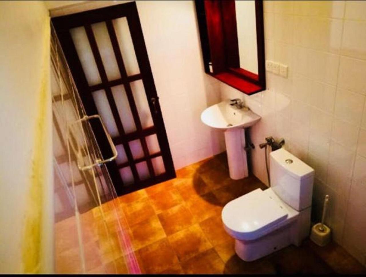 Jasmine Garden Beach Guest House Хиккадува Экстерьер фото