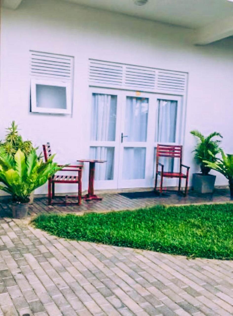 Jasmine Garden Beach Guest House Хиккадува Экстерьер фото