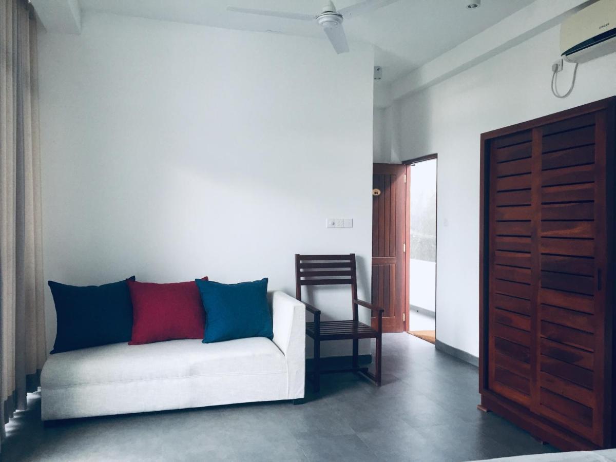 Jasmine Garden Beach Guest House Хиккадува Экстерьер фото