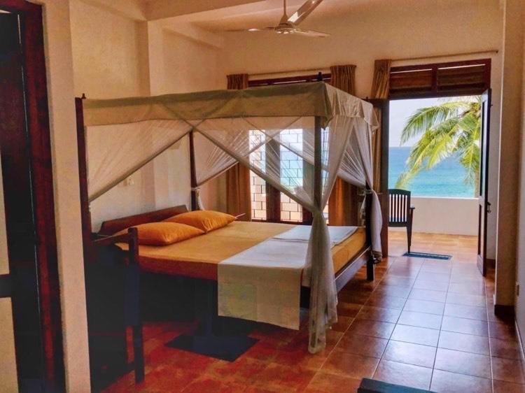 Jasmine Garden Beach Guest House Хиккадува Экстерьер фото