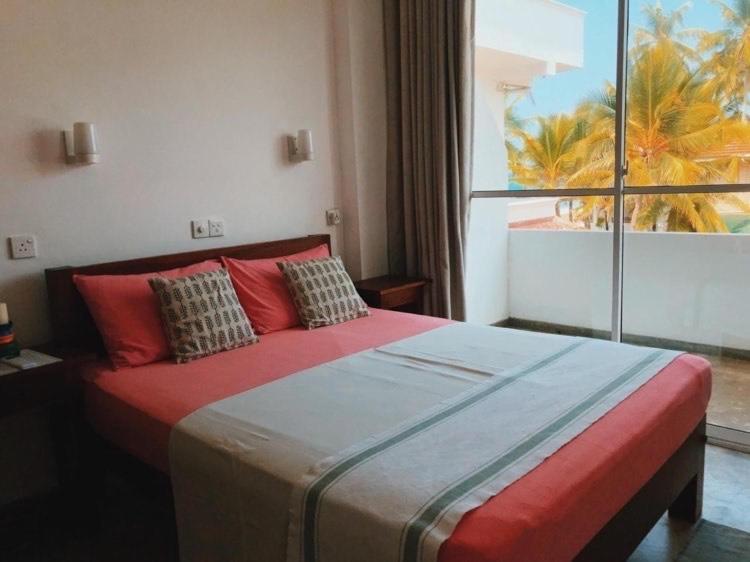 Jasmine Garden Beach Guest House Хиккадува Экстерьер фото